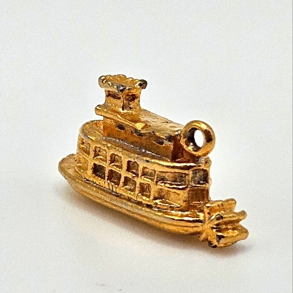VINTAGE Gold-Tone Metal Riverboat Paddlewheel Boat Charm Pendant - Picture 2 of 3
